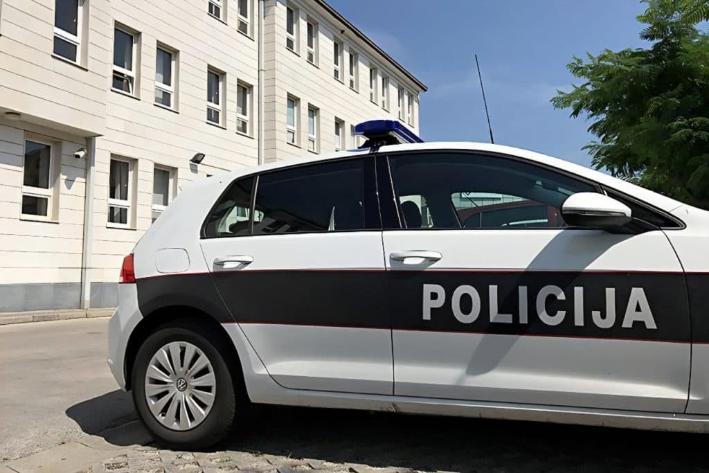 Ilustracija članka: Brza akcija policije u Ljubuškom: Identificiran maloljetnik koji je lažno dojavio o bombi