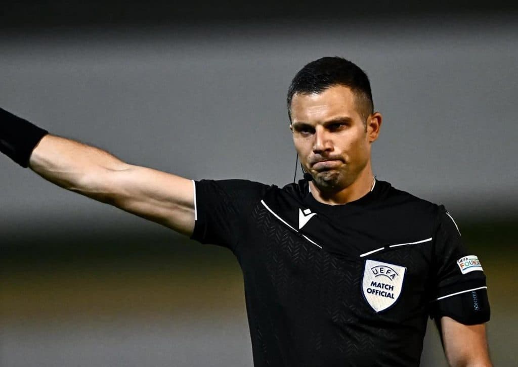 Ilustracija članka: Antoni Bandić predvodi sudačku skupinu na susretu Hackena i Rayo Vallecanea