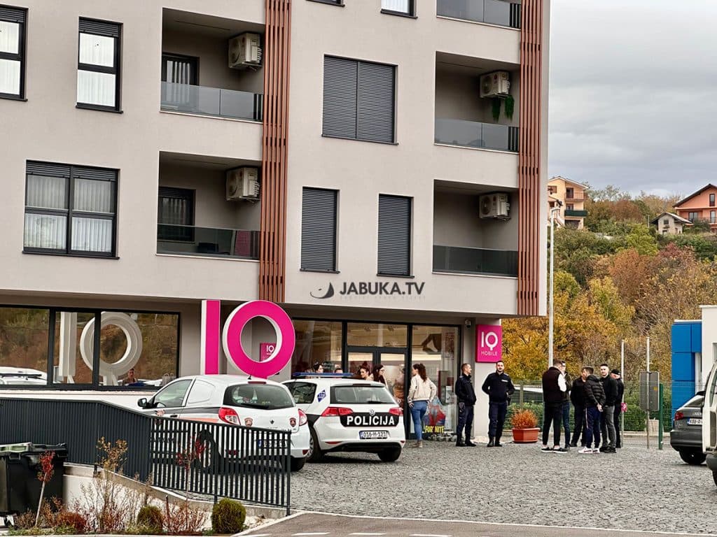 Ilustracija članka: Opljačkana poslovnica IQ Mobile u Širokom Brijegu