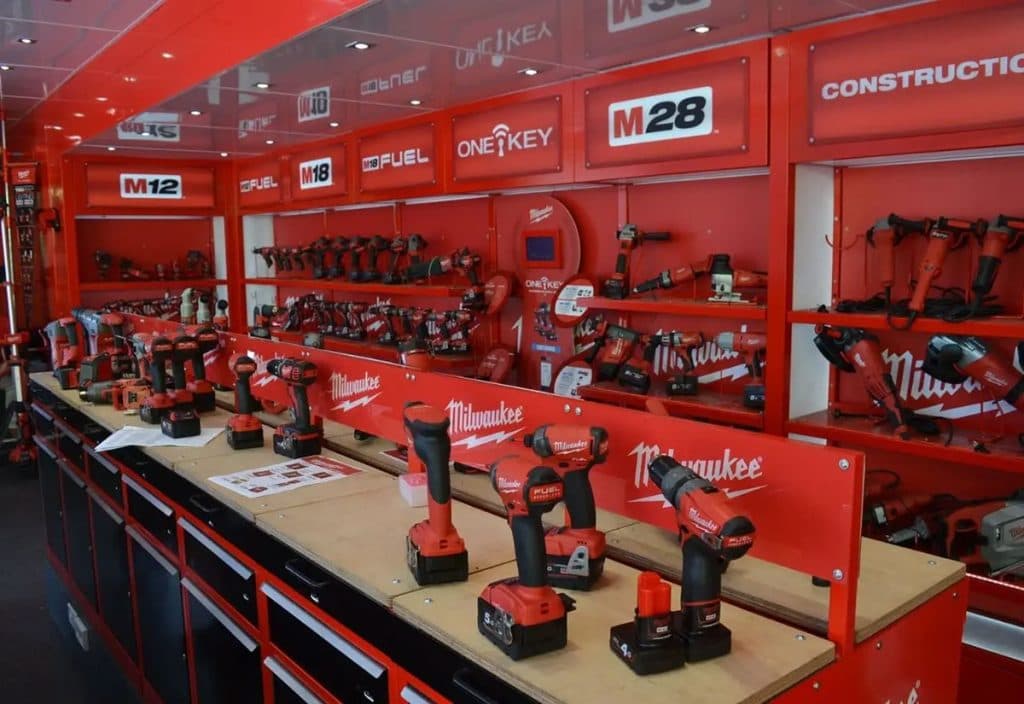 Ilustracija članka: Hoće li Hercegovina ostati bez majstora? Cijene rada skaču, sve češće odlaze raditi na obalu