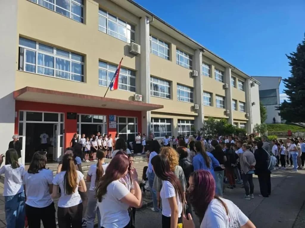 Ilustracija članka: Vrgorski osnovnoškolci u školi proveli prvi dan bez mobitela i gaziranih pića
