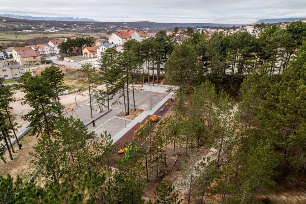 Ilustracija članka: Posušje ulaže u djecu: Otvoreno multisenzorno igralište i uvedena nova psihološka podrška