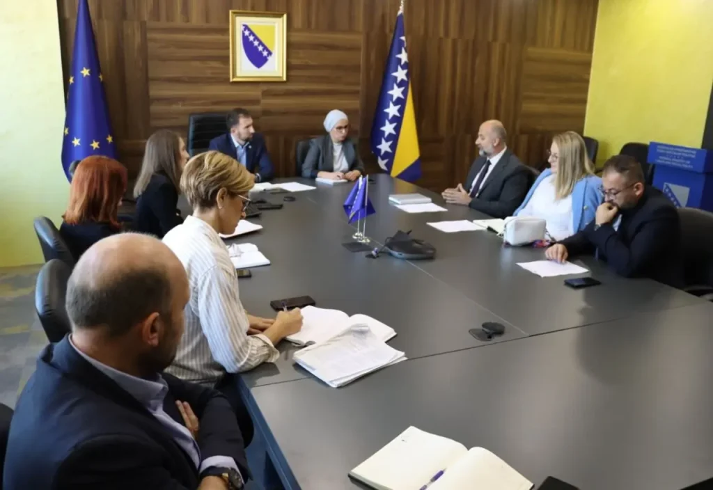 Ilustracija članka: Majke u FBiH uskoro s više prava: Skraćeno radno vrijeme i do dvije godine staža po dijetetu