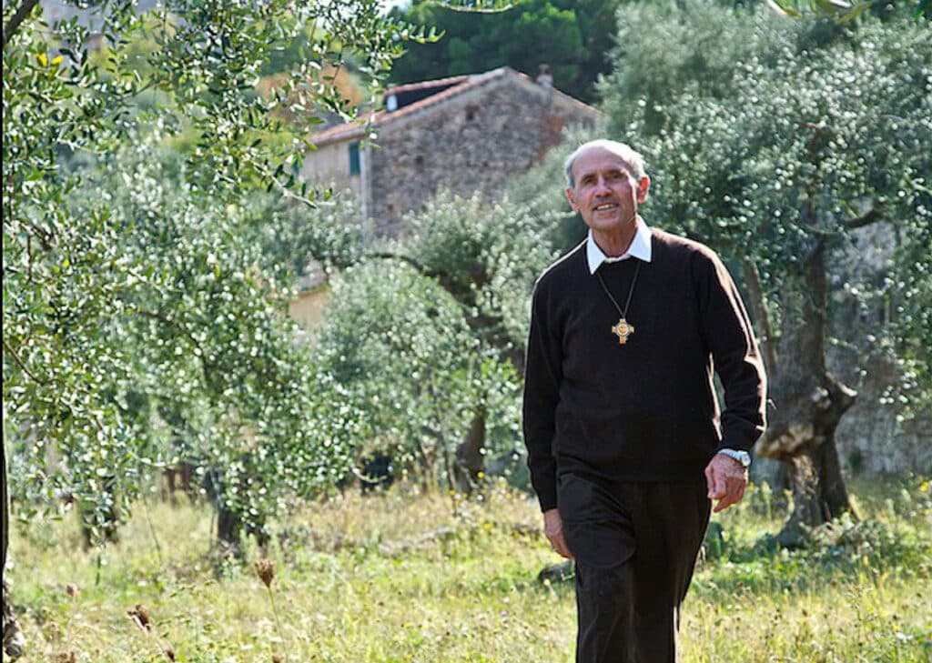 Ilustracija članka: Preminuo Tomislav Vlašić, izopćeni franjevac i bivši duhovni vođa međugorskih vidioca