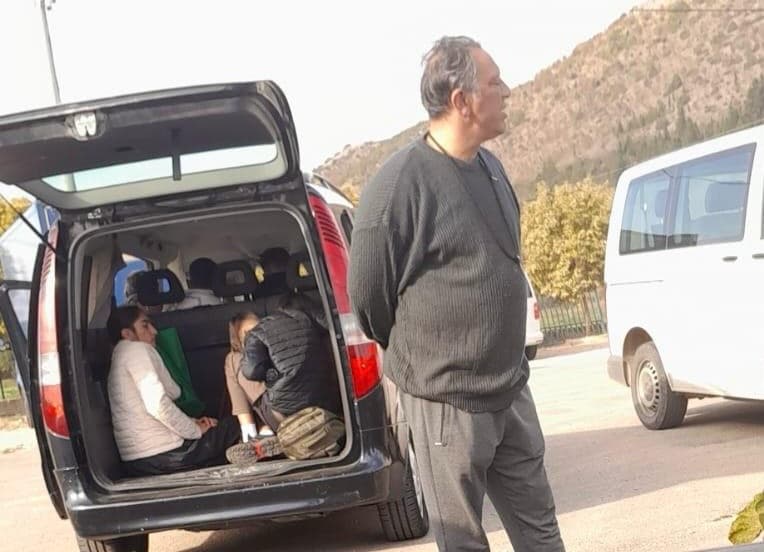 Ilustracija članka: Grude: U dvije odvojene akcije policija zatekla 17 migranata iz Turske – isti vozač ranije uhićen zbog teške krađe