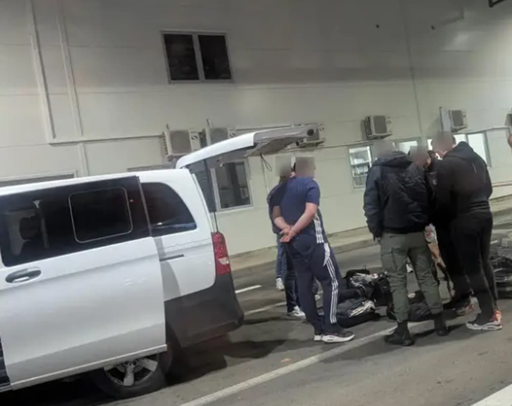 Ilustracija članka: Navijače iz Posušja maltretirali na granici BiH i Crne Gore?