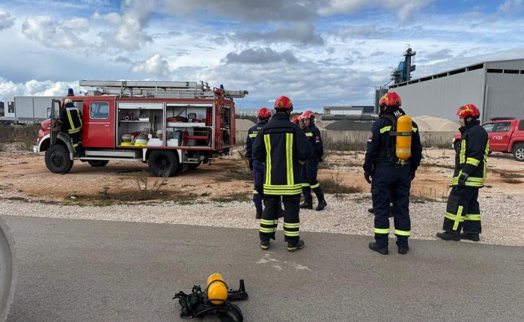 Ilustracija članka: ŽZH bogatija za šest dobrovoljnih vatrogasaca i dva rukovoditelja gašenja požara