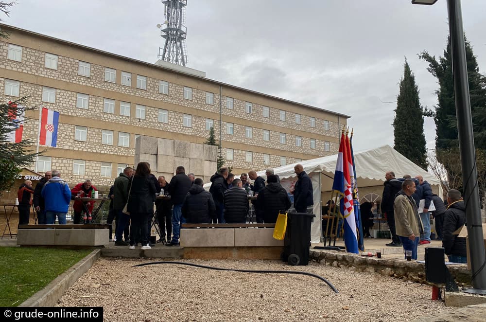 Ilustracija članka: Grude: Tradicionalno druženje branitelja na Badnjak