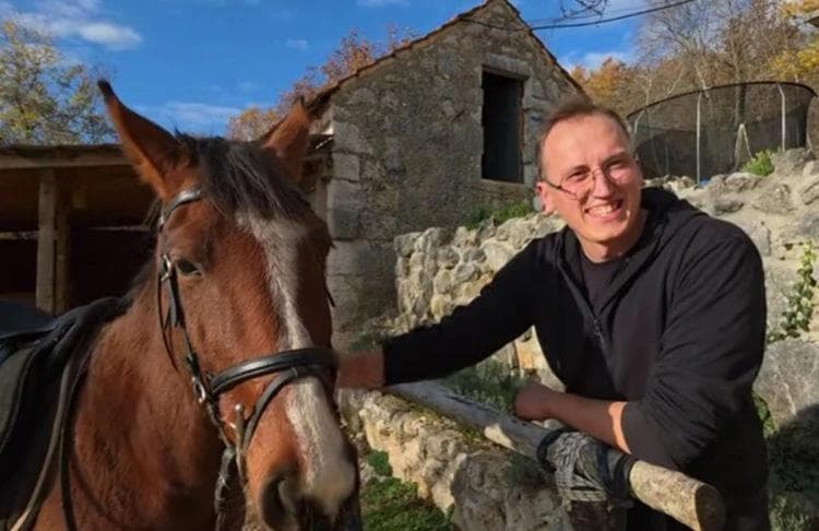 Ilustracija članka: VIDEO | Braća iz Gruda obnovili djedovo imanje i ostvarili dječački san