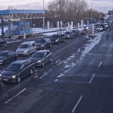 Ilustracija članka: Kilometarske kolone iz BiH prema Hrvatskoj, ljudi na granicama čekaju satima