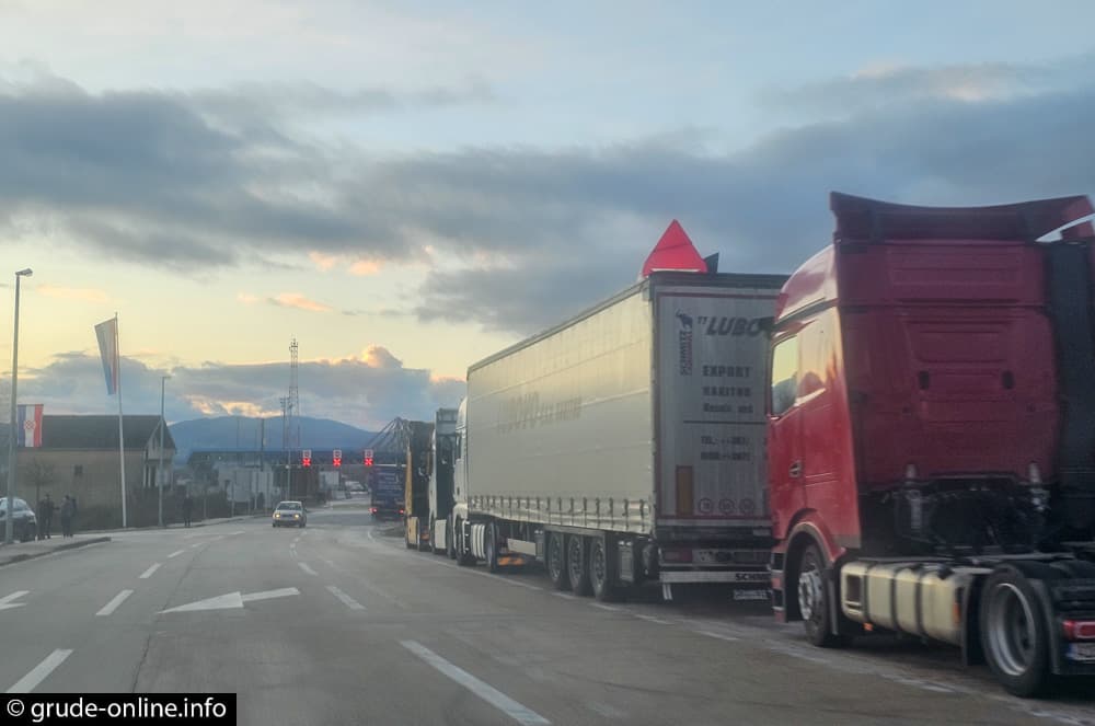 Ilustracija članka: S granice s Hrvatskom vraćeno 100 kamiona iz BiH