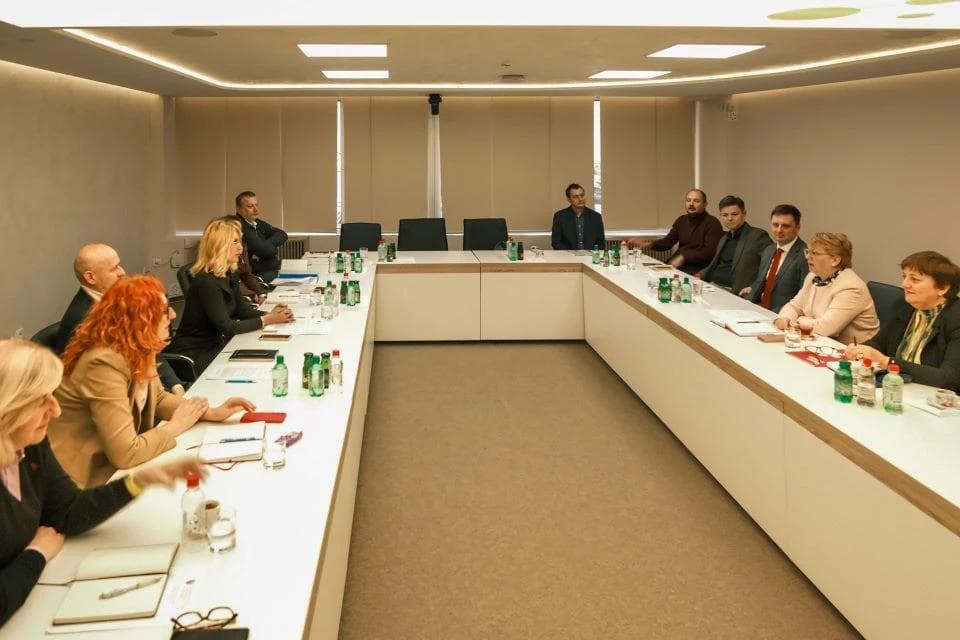 Ilustracija članka: RAK i AKOP BiH razgovarali o suzbijanju ilegalnih IPTV servisa i zaštiti tržišta