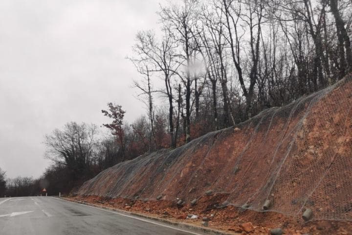Ilustracija članka: Postavljena zaštitna mreža na dionici ceste Posušje – Grude