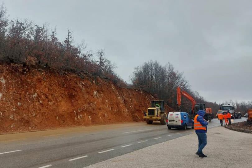 Ilustracija članka: Radovi na cesti Posušje – Grude: Uklanja se opasni sloj stijena