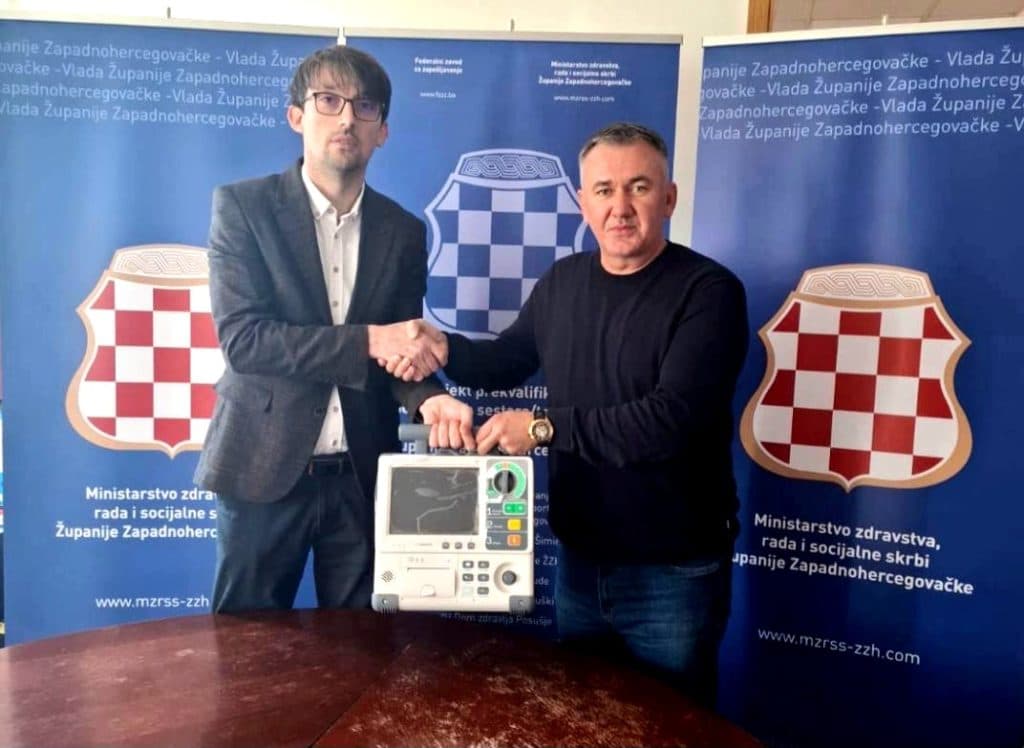 Ilustracija članka: Ministar zdravstva, rada, obitelji i socijalne politike ŽZH uručio defibrilator ravnatelju JU Dom zdravlja Posušje