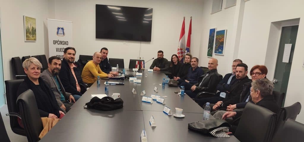 Ilustracija članka: Sindikati ujedinjeni protiv niskih plaća: Pritisak na Vladu ŽZH