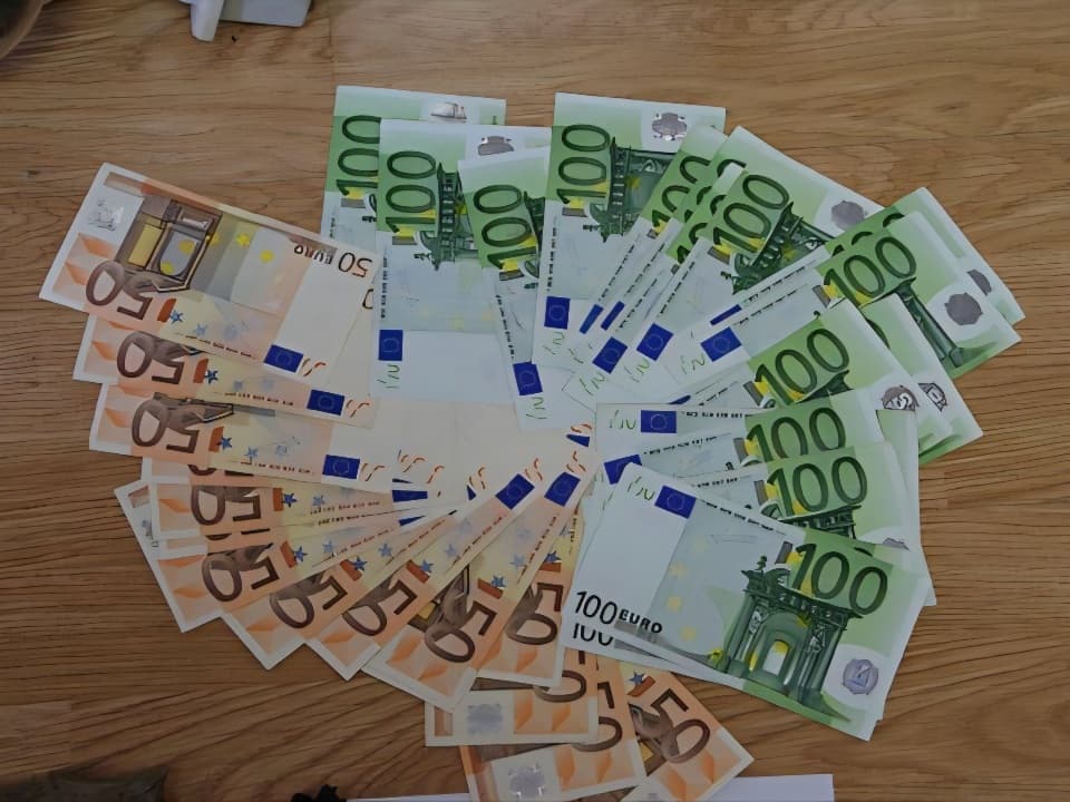 Ilustracija članka: Na granici kod Imotskog otkriveno 50.000 eura: Muškarac kažnjen s 13.200 eura jer nije prijavio gotovinu