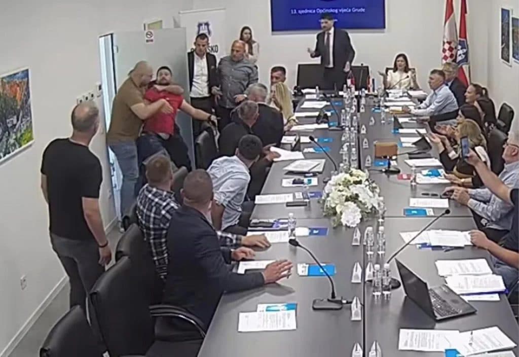 Ilustracija članka: Grude: Zaštitar prijavio zastupnika za nasilan ulazak, zastupnik njega za fizički napad