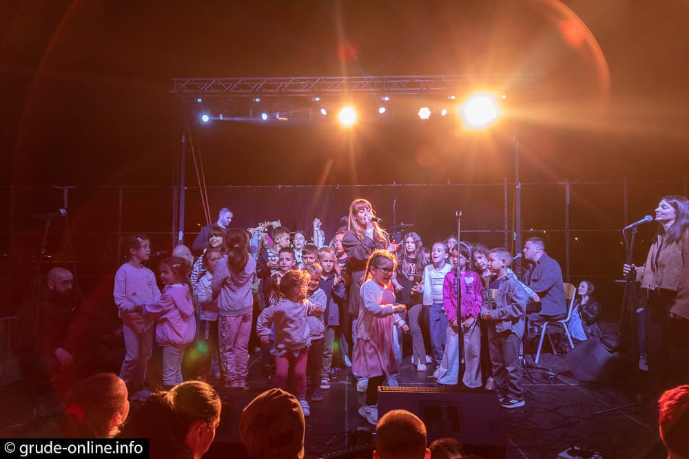 Ilustracija članka: Humanitarni koncert duhovne glazbe: U Sovićima prikupljeno 21.200 KM za centar “Ivan Pavao II.”