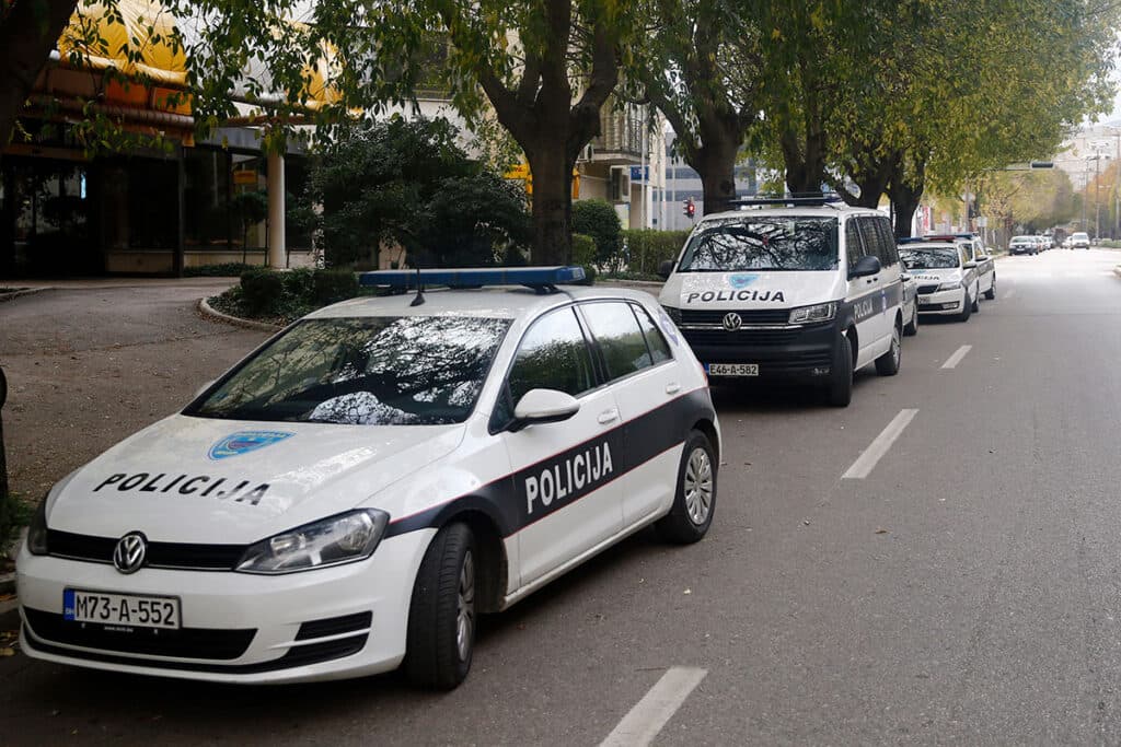 Ilustracija članka: Dojave o bombama diljem Hercegovine: Prekinuta nastava u više škola