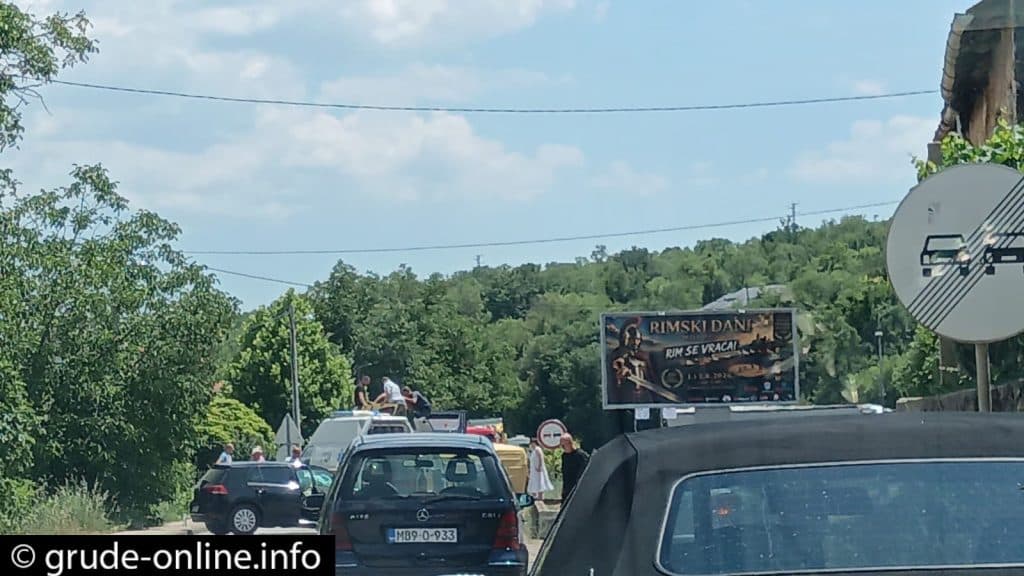 Ilustracija članka: Teža prometna nesreća na izlazu iz Gruda: Promet prema Ljubuškom potpuno obustavljen