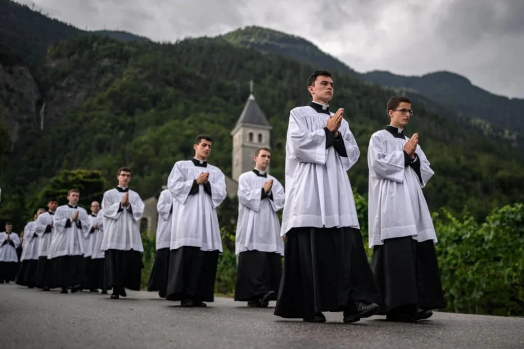 Ilustracija članka: Otkrijte skrivenu poveznicu Hercegovine i Bratstva svetog Pija X.: dvije priče i jedno pitanje koje potresa Crkvu