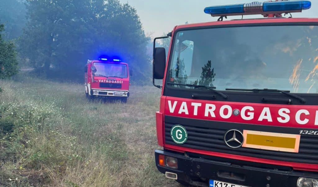 Ilustracija članka: Vatrogasci u Grudama imali pune ruke posla: U Sovićima bili ugroženi i stambeni objekti