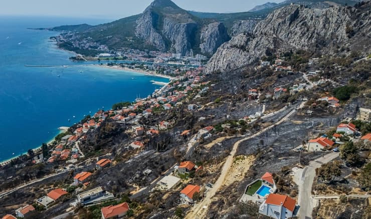 Ilustracija članka: Grad Omiš proglasio Dan žalosti u spomen na žrtve velikog požara