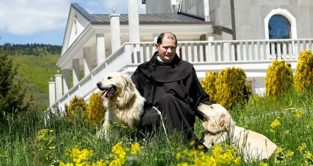 Ilustracija članka: Fra Mate Logara: Nitko od fratara ni Mili ni ikome drugom nije rekao da se iza 2 sata po ponoći opija