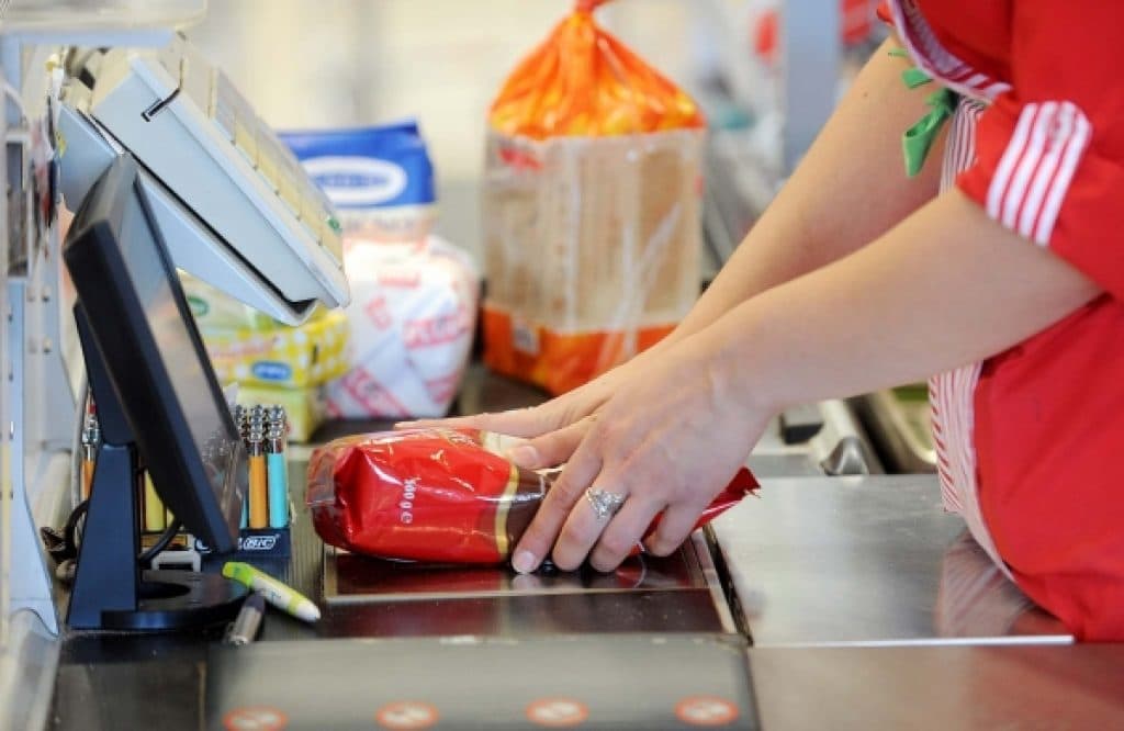 Ilustracija članka: Trgovci u BiH profitiraju zaokruživanjem cijena: Građanima na kusuru ukradu milijune KM