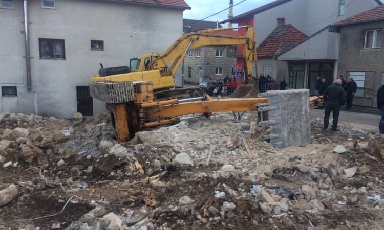 Ilustracija članka: Prilikom gradnje Trga gange bager propao kroz zemlju, vozač lakše ozlijeđen