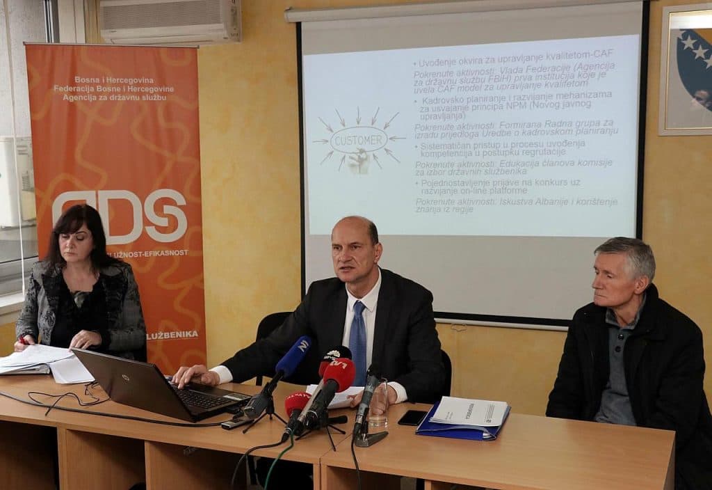 Ilustracija članka: BiH ima 7.150 državnih službenika: Samo tri službenika imaju ispod 25 godina