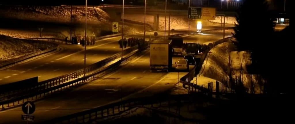 Ilustracija članka: Specijalci odblokirali promet u Sarajevu i Zenici, prosvjednici se povukli s prometnica