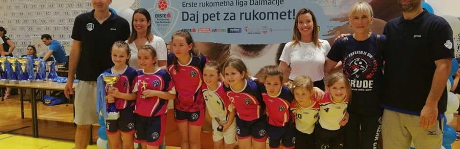 Ilustracija članka: Grudske rukometne princeze prvakinje Erste lige Dalmacije!