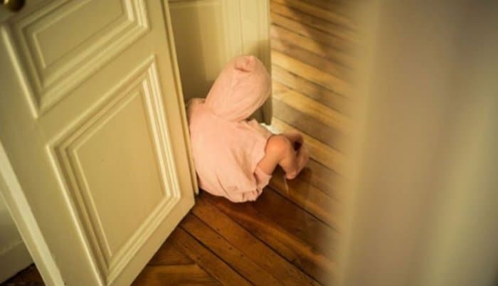 Ilustracija članka: Muškarac iz Posušja optužen da je skidao i dodirivao djevojčicu