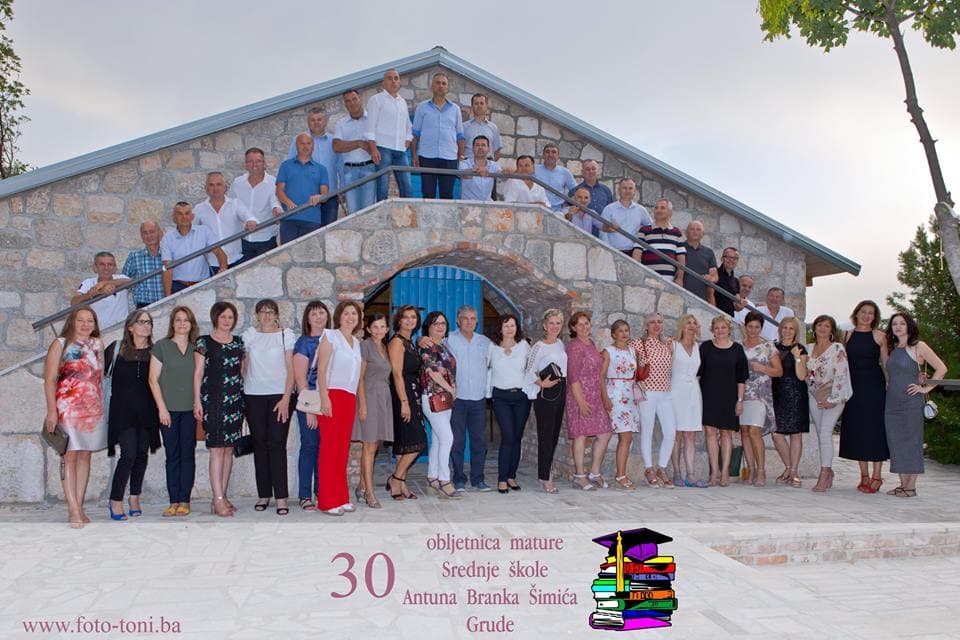 Ilustracija članka: 21. generacija Srednje škole A. B. Šimića Grude proslavila 30 godina mature (FOTO)