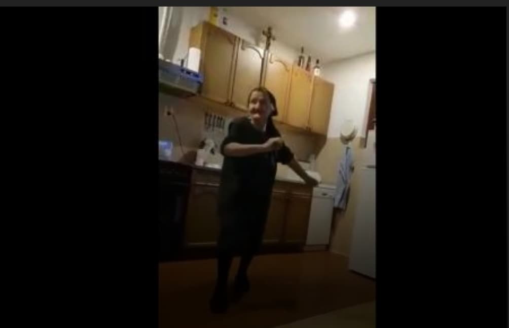 Ilustracija članka: Ples bake iz Širokog Brijega postao hit na internetu