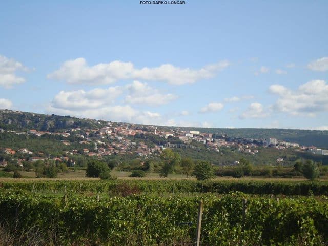 Ilustracija članka: Imotski: Promocija Šujanove zbirke stihova „Žrvanj“