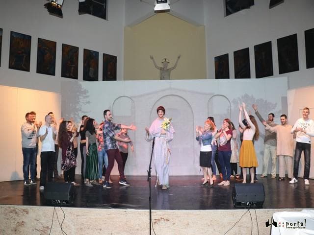 Ilustracija članka: FOTO: Mjuzikl “Svetac svega svijeta” izveden na Humcu