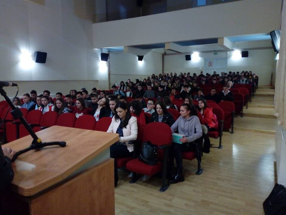 Ilustracija članka: Članovi zajednice Cenacolo održali predavanje posuškim osnovnoškolcima