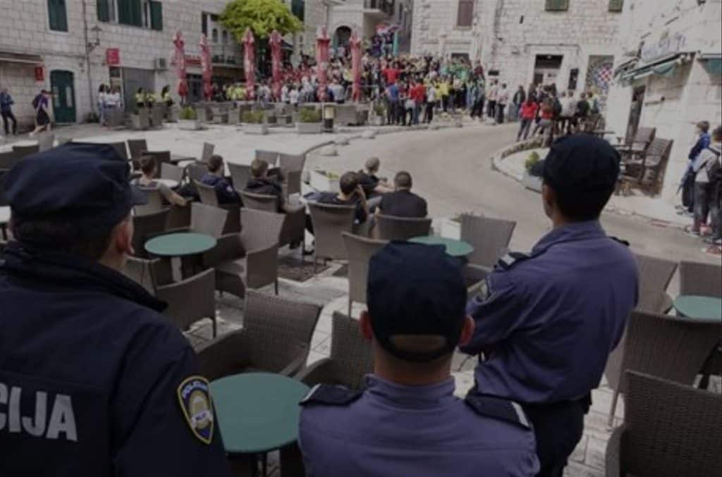 Ilustracija članka: Policija prekinula slavlje maturanata u Imotskom