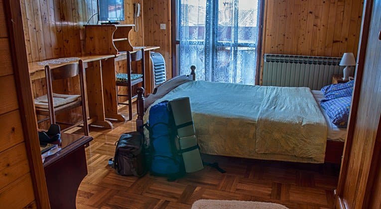 Ilustracija članka: HRVATSKI TURIZAM: Sunce, more, namještaj iz Jugoslavije i visoke cijene. To više ne prolazi