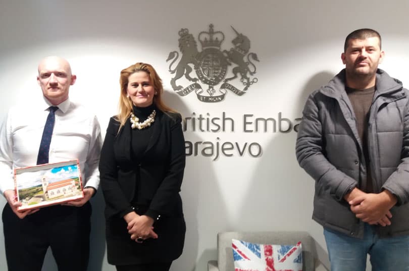 Ilustracija članka: Predstavnici Udruge “Pravi put” iz Gruda na prijemu kod britanskog veleposlanika