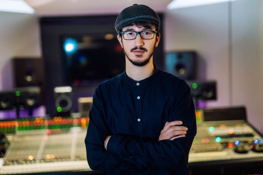 Ilustracija članka: Vinko Ćemeraš kao prvi singl i videospot predstavlja pjesmu „Pelin i med“