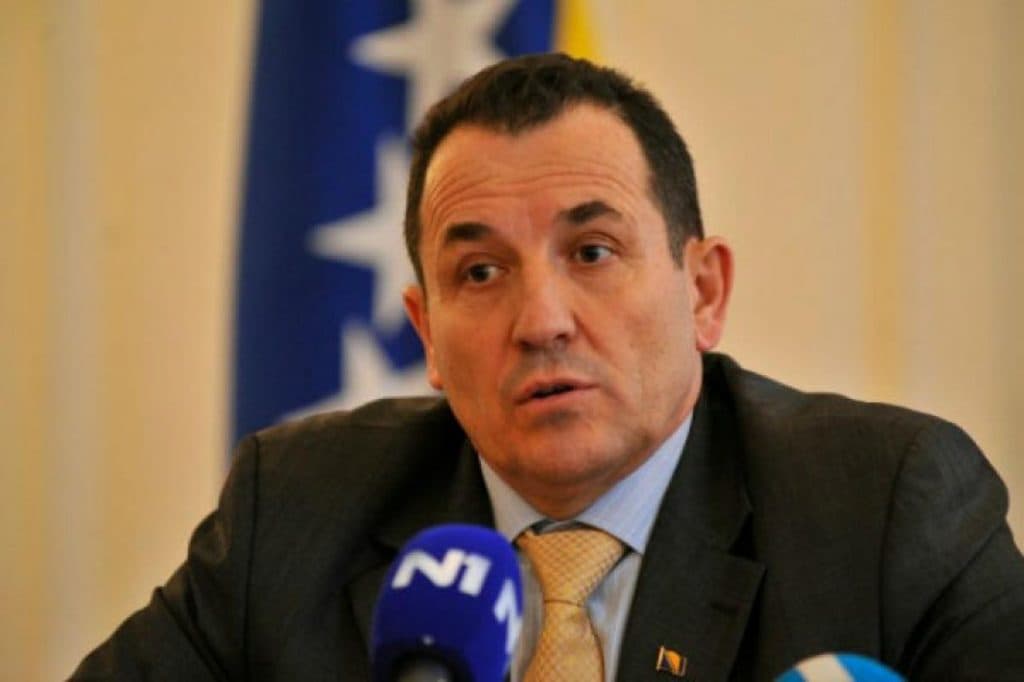 Ilustracija članka: Cikotić: Odlazak mladih najveća je sigurnosna prijetnja BiH