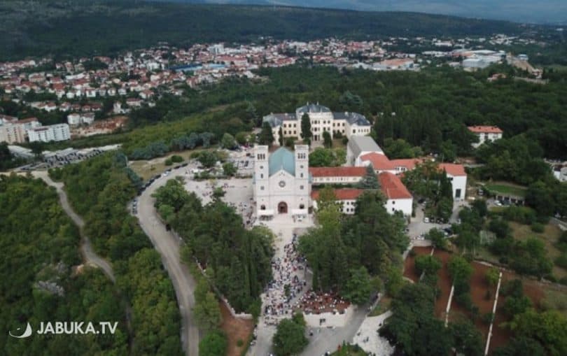 Ilustracija članka: Dramatičan apel: Na prostoru Širokog Brijega i Kočerina 172 krizmanika manje u samo sedam godina