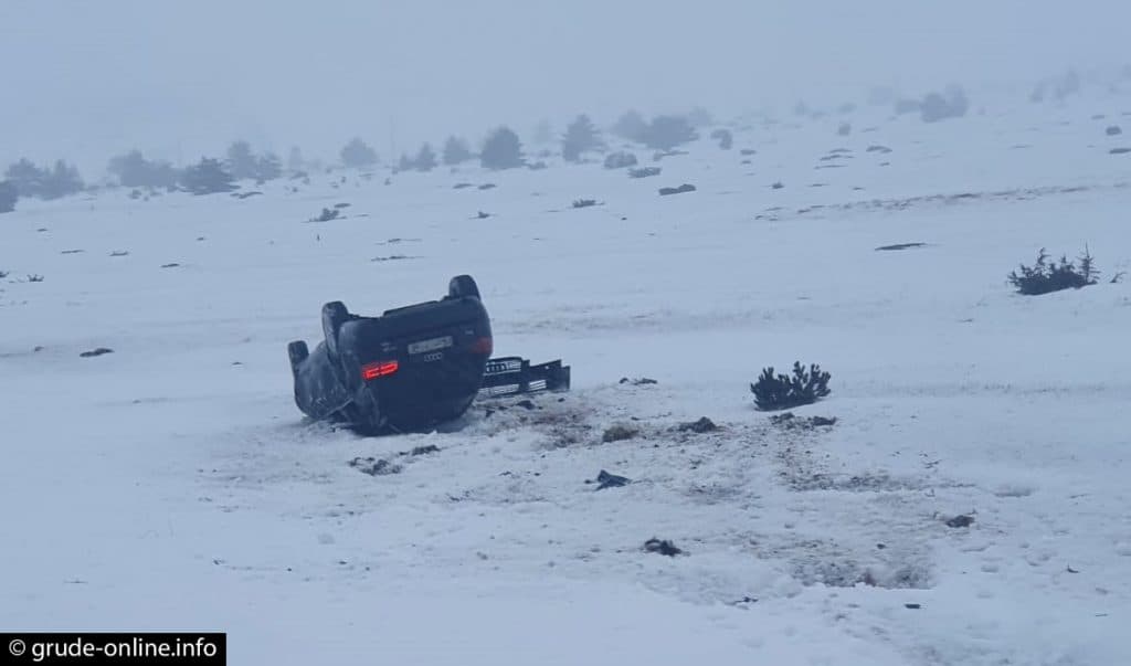 Ilustracija članka: FOTO: Prometna nezgoda na Blidinju, automobil završio na krovu