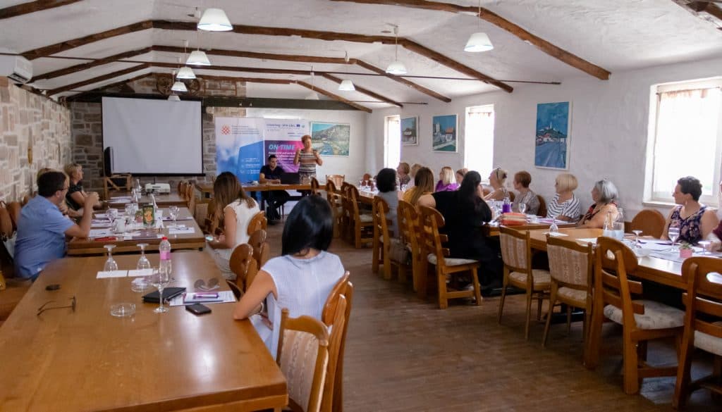 Ilustracija članka: U Grudama održana radionica “Uloga nevladinih organizacija u prevenciji i ranom otkrivanju raka debelog crijeva i dojke”
