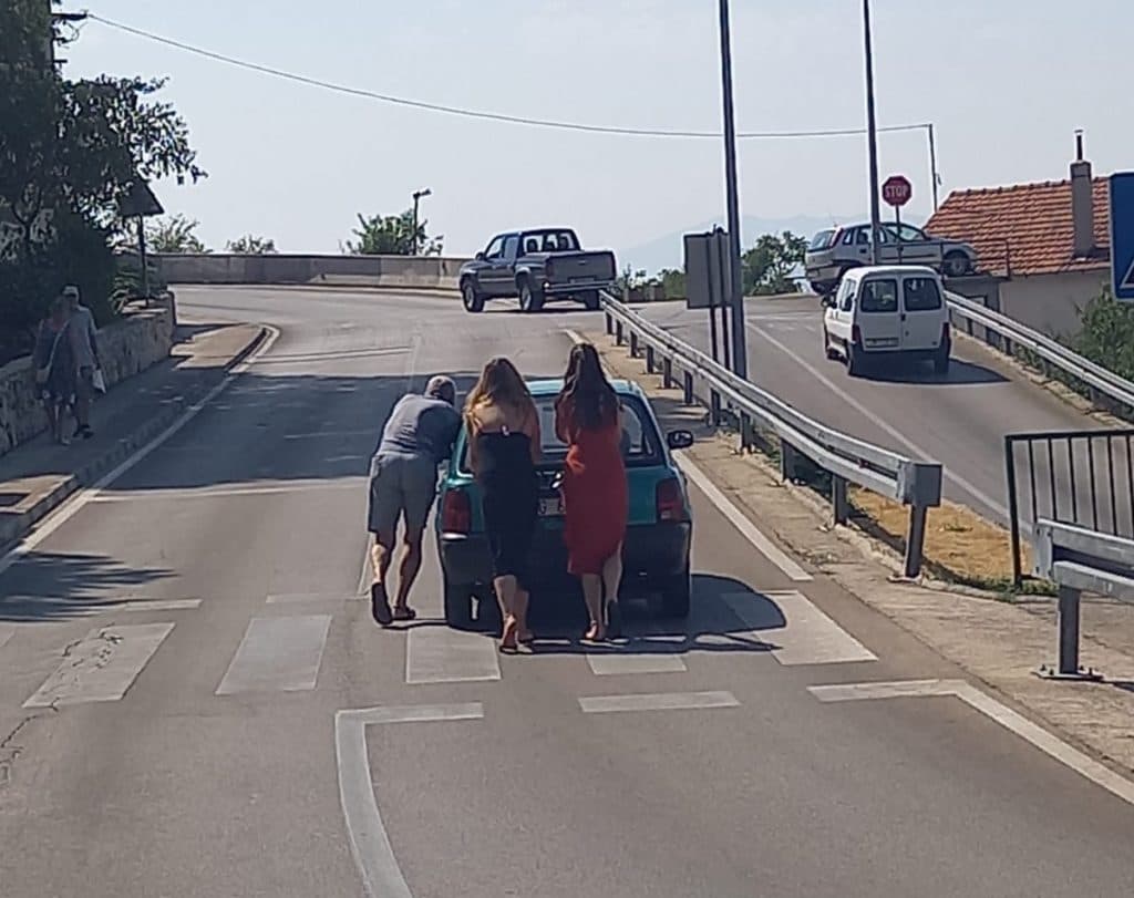 Ilustracija članka: Fotografija iz Imotskog oduševila mnoge: ‘Bravo cure koje god da jeste’