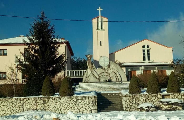 Ilustracija članka: Referendumom u Crnču s 95 posto ‘za’ prihvatili dijecezanskog svećenika